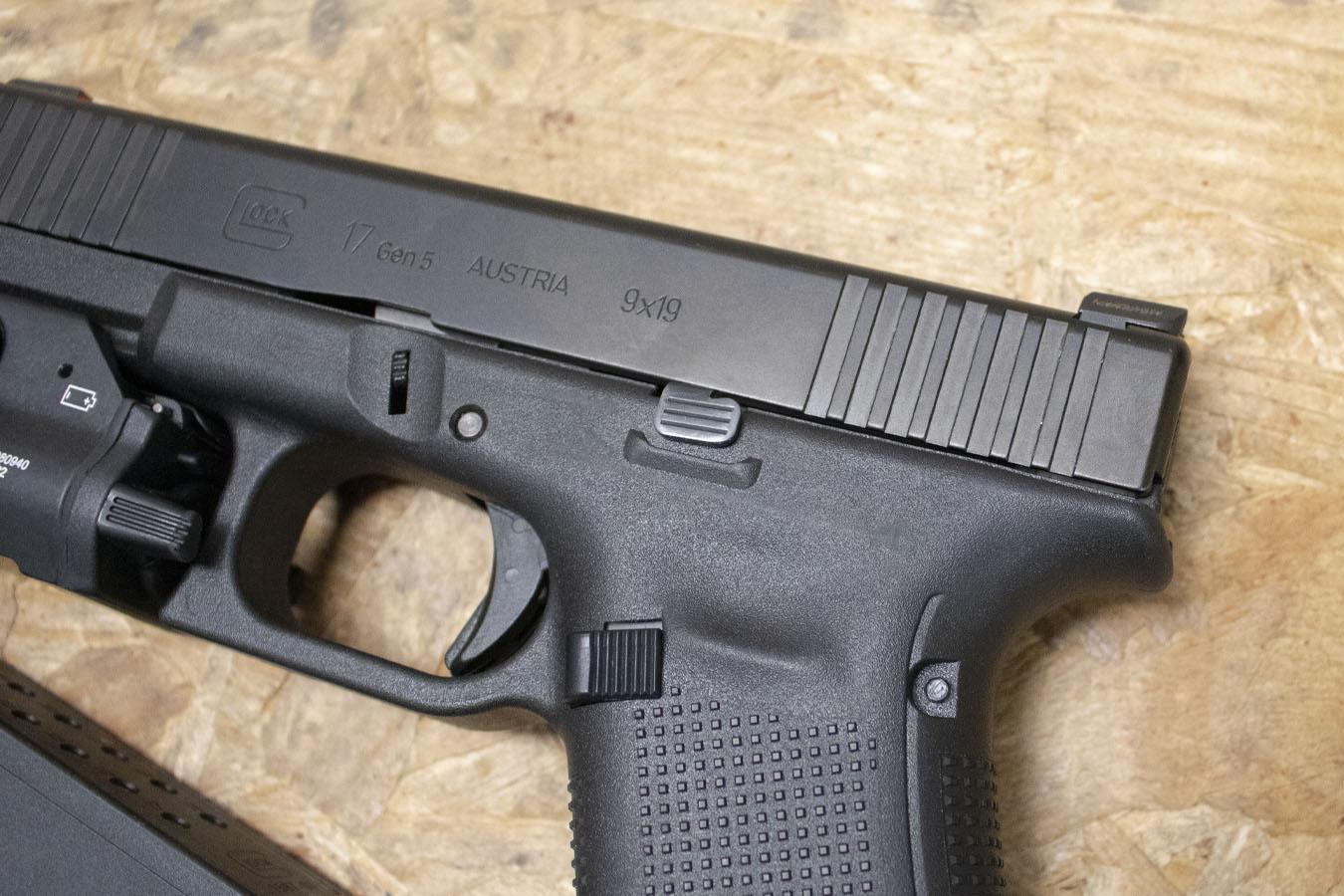 GLOCK 17 Gen5 9mm Police Trade-In Pistols with Night Sights and Streamlight TLR-1 Light (Good Condition)